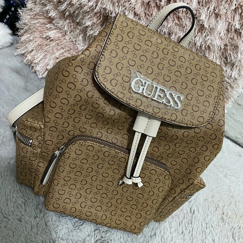 GUESS NWOT Stylish backpack